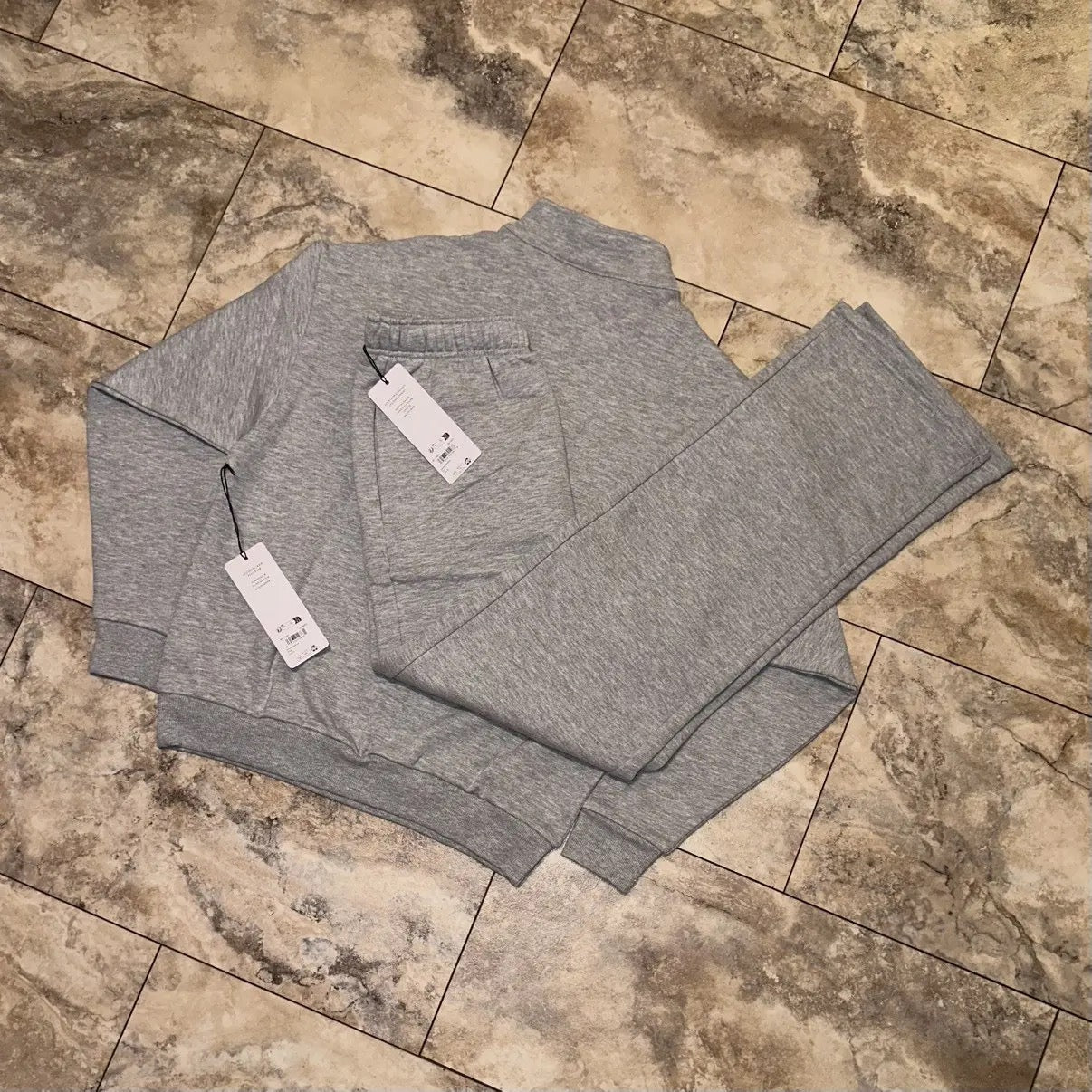 Alo Yoga Accolade Quarter Zip Pullover & Sweatpants Set Grey